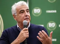 yy易游官方app下载雄鹿核心球员伤退，球队未来走势成疑，女人广告音乐很多应该.的简单介绍